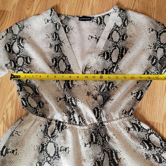 Pretty Little Thing Snakeskin Print Romper 6 - Picture 5 of 11